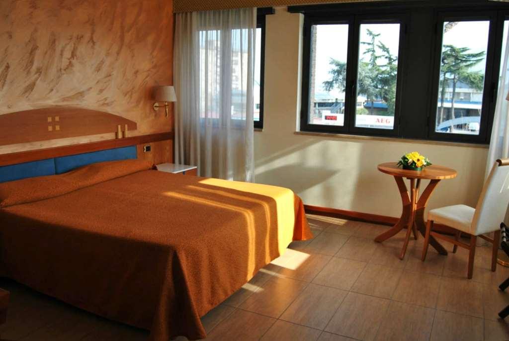 Hotel Futura Centro Congressi Napoli Værelse billede